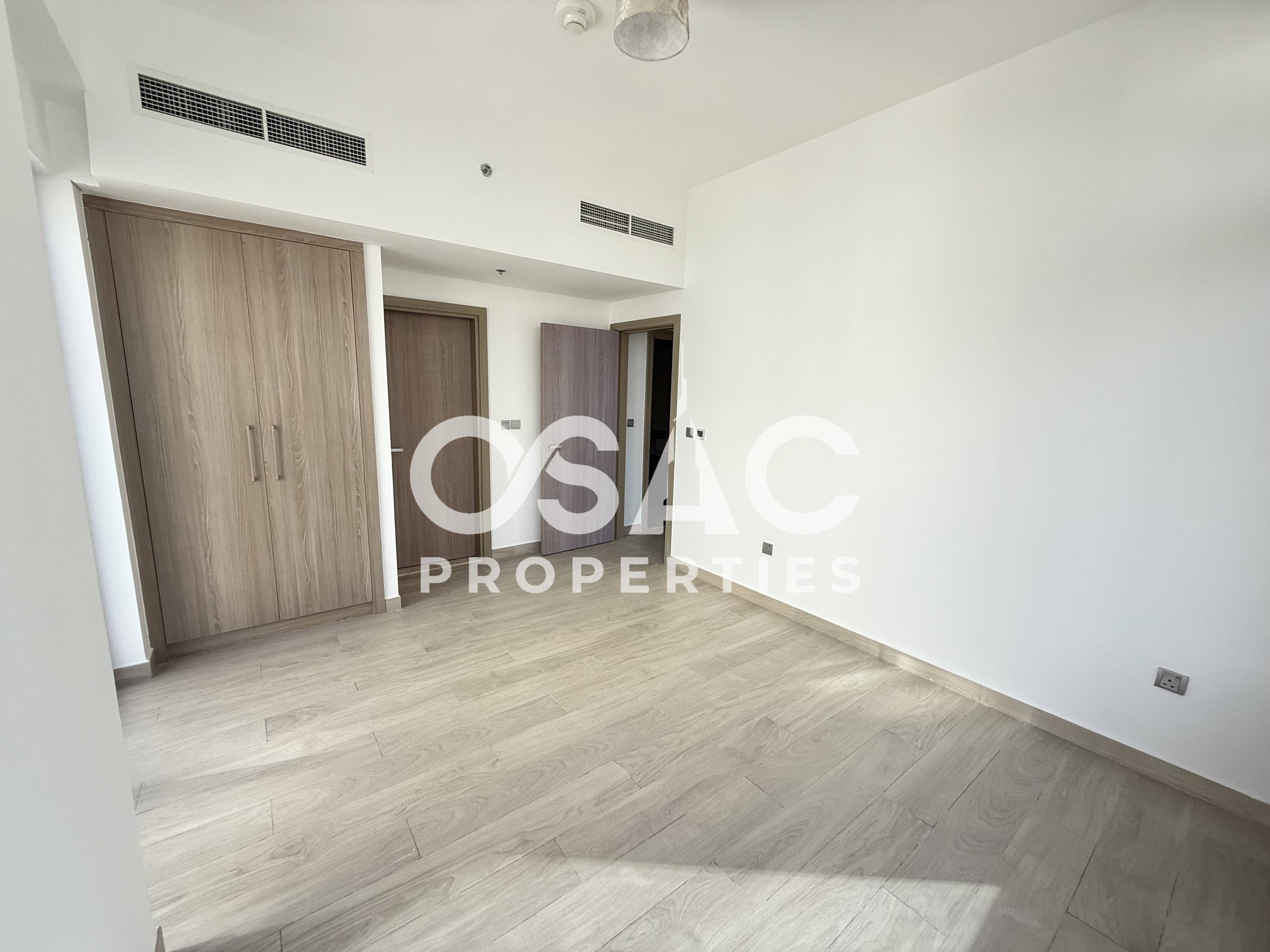 Spacious | Prime location | Unfurnished - 3