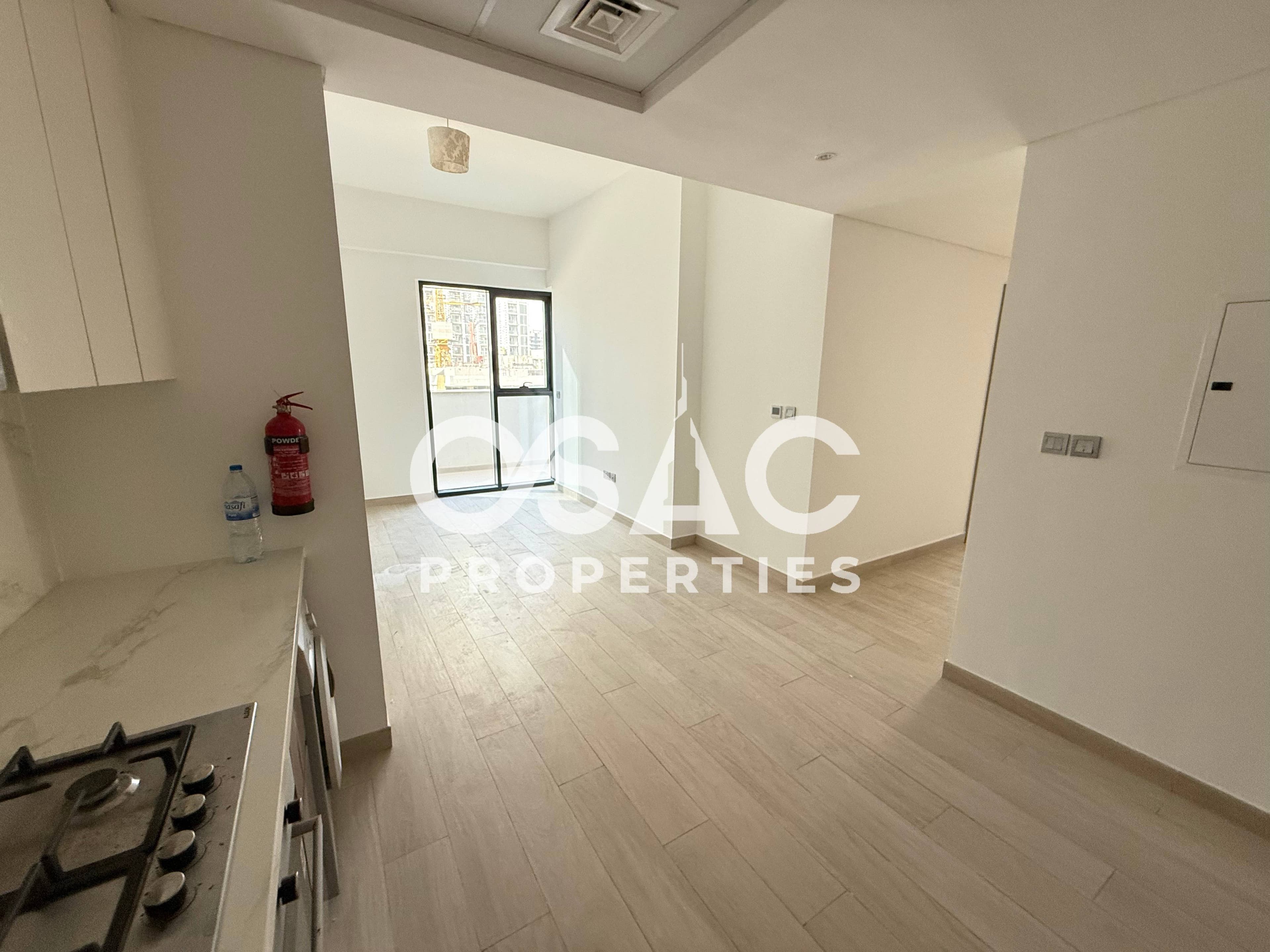 Spacious | Prime location | Unfurnished - 5