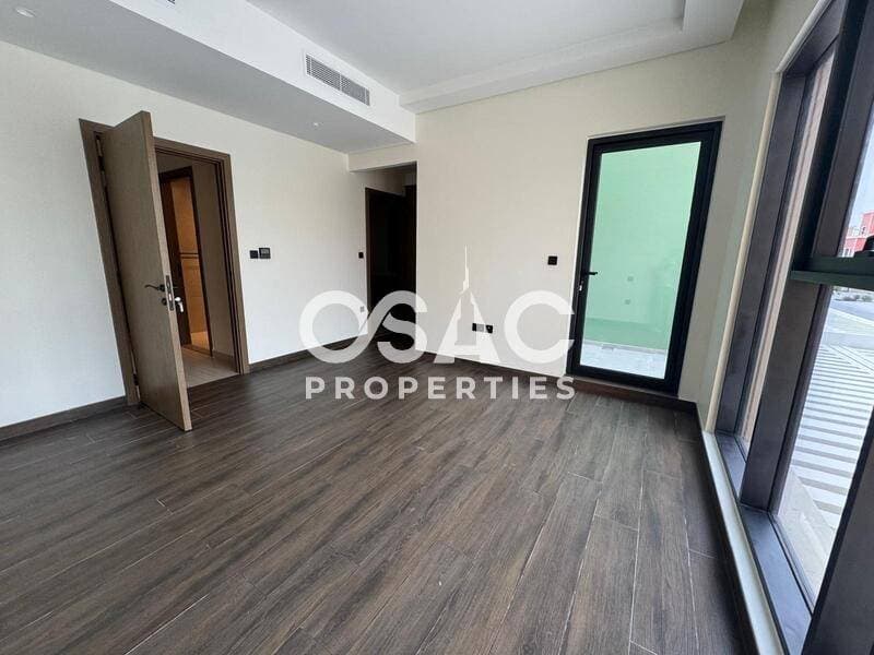 LUXURIOUS TOWNHOUSE | COMMUNITY VIEW - 3