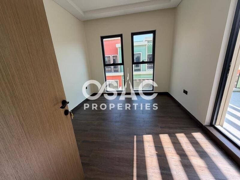 LUXURIOUS TOWNHOUSE | COMMUNITY VIEW - 4