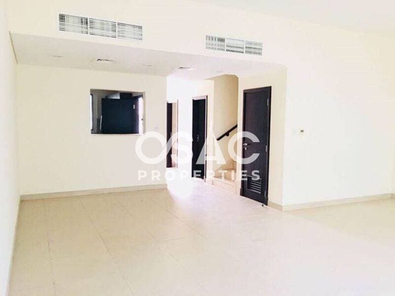 Corner Villa | 3Beds + Maids | Prime Location - 4
