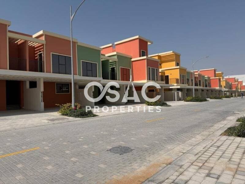 LUXURIOUS TOWNHOUSE | COMMUNITY VIEW